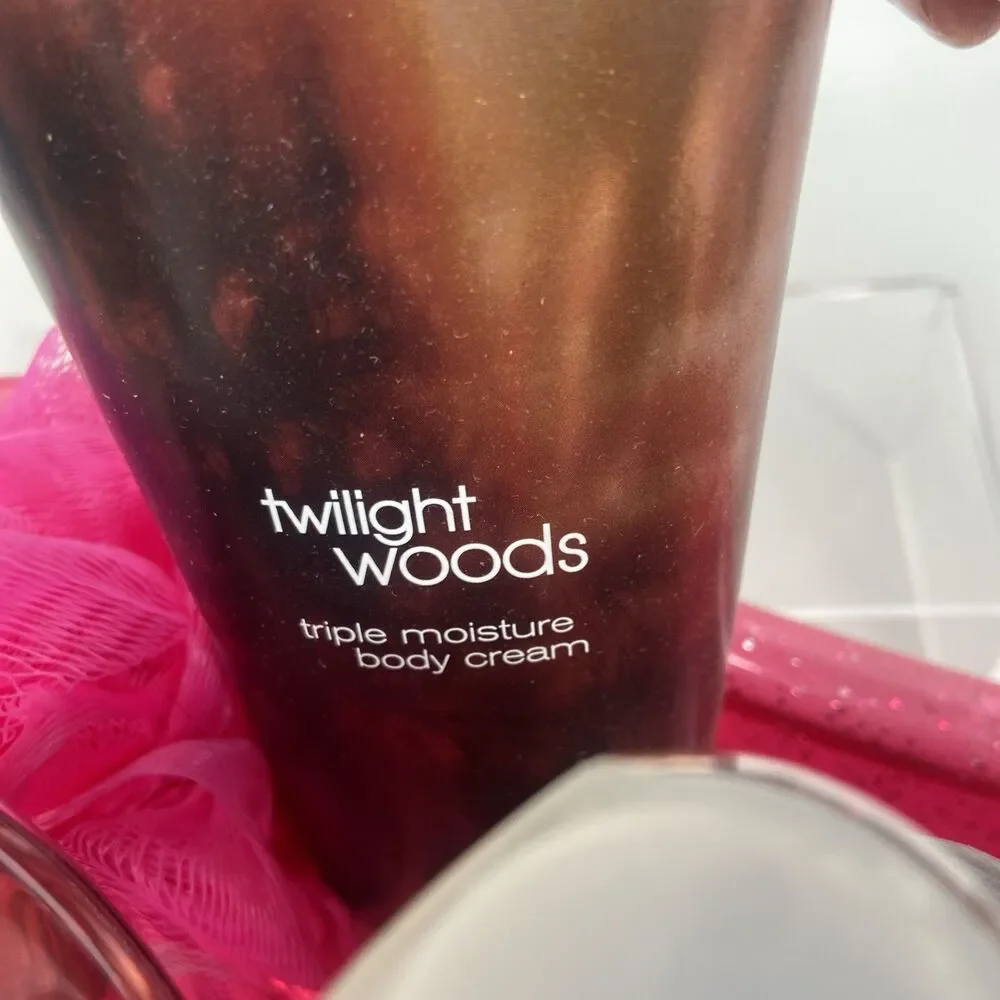 Bath & Body Works Twilight Woods 4-Pc Bodycare Gift Set With Pink Bathtub Holder